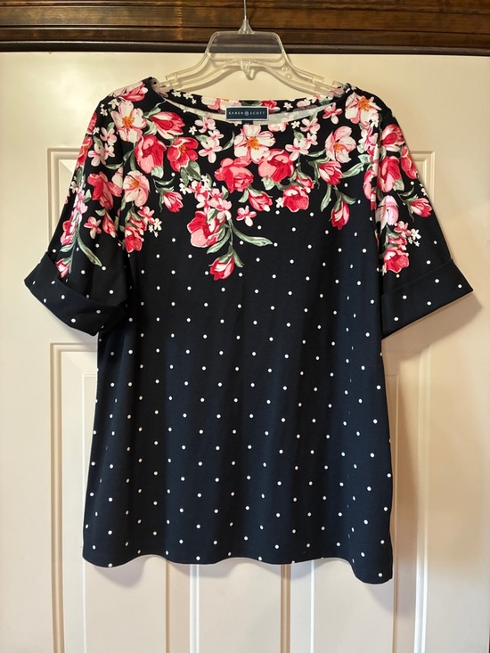 Karen Scott Tops - Size 0X (14/16W) Karen Scott Black and White Dot & Pink Floral Top